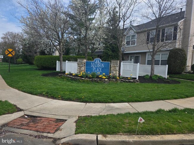 Building Photo - 2602 Saxony Dr