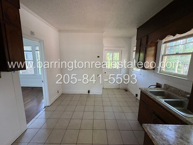 Building Photo - 1642 Graymont Ave W