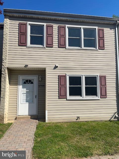 Building Photo - 1704 Barnaby St