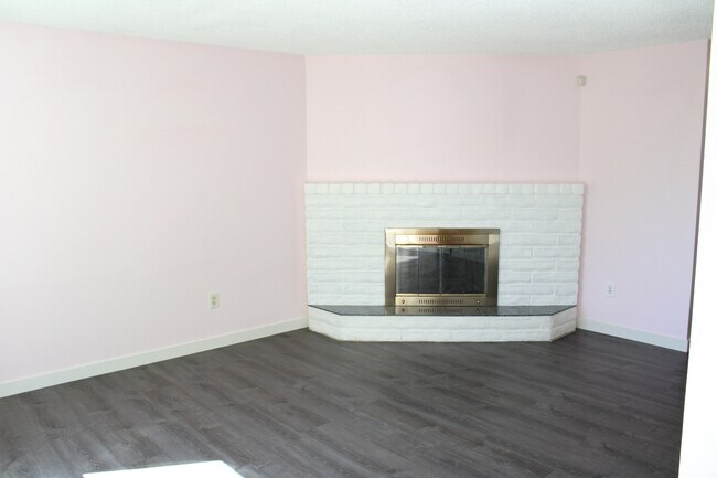 Building Photo - 7104 NE 43rd St