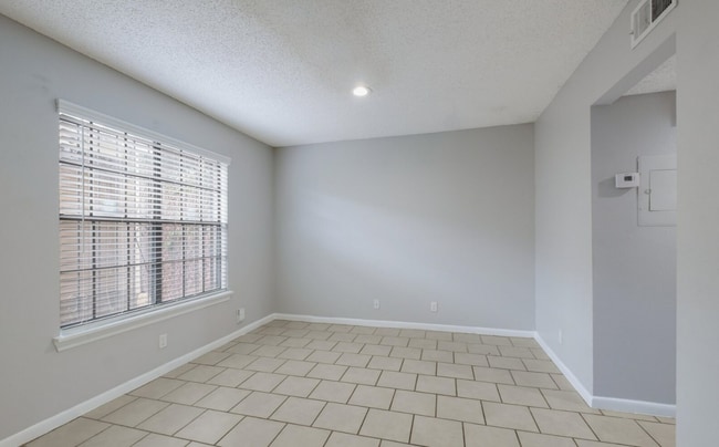 Building Photo - 5806 Rue Royale