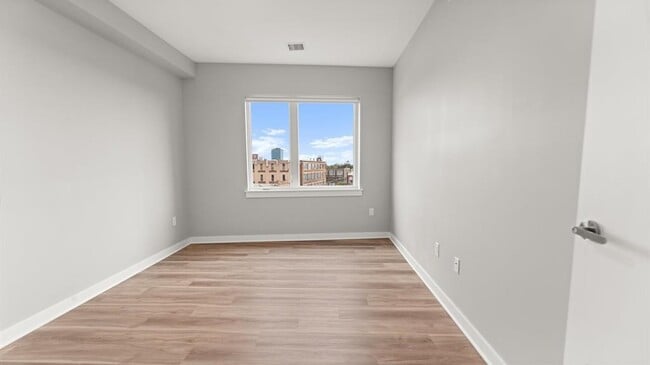 Building Photo - 475 Communipaw Ave