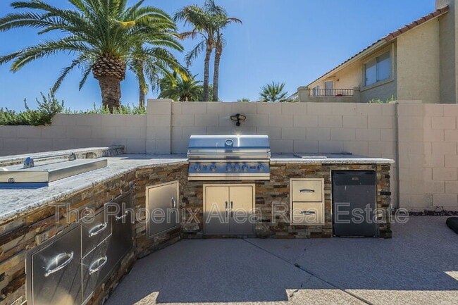 Building Photo - 3761 S Hawthorn Dr