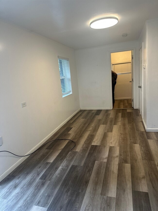 Building Photo - 707 Port St