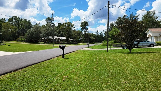 Building Photo - Large Citrus Springs 4/2/2