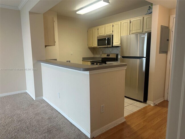 Building Photo - 2665 SW 37th Ave
