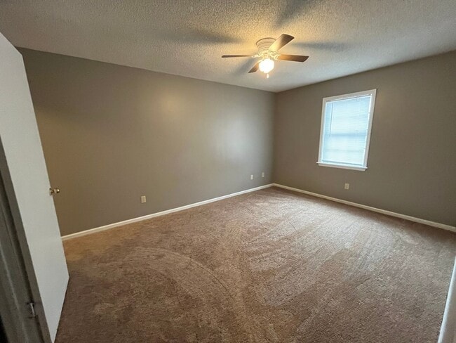 Building Photo - 6107 Vinnie Dr