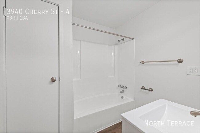 Building Photo - 3940 N Cherry St