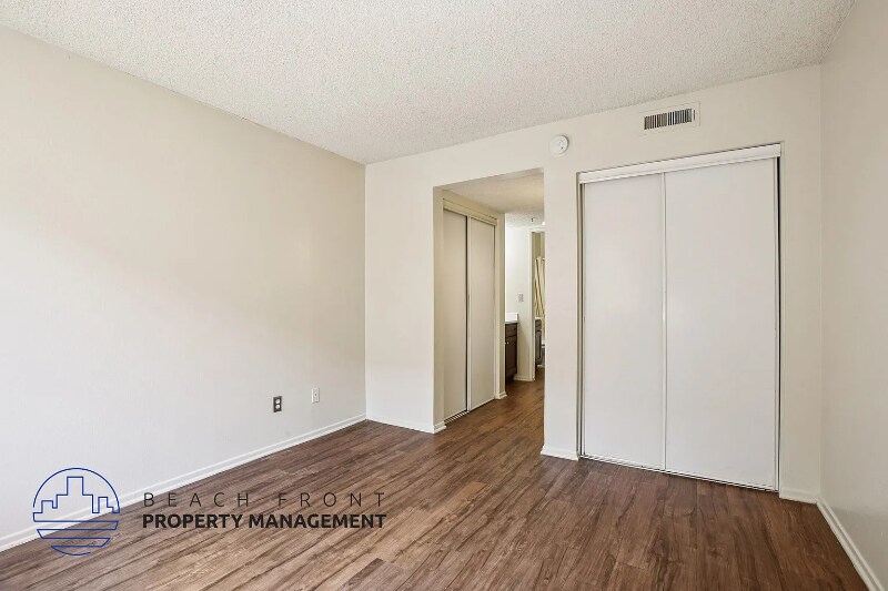 Building Photo - 1602 N Ross St