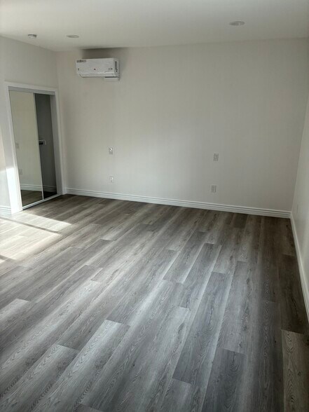 Building Photo - 14420 Kingsdale Ave