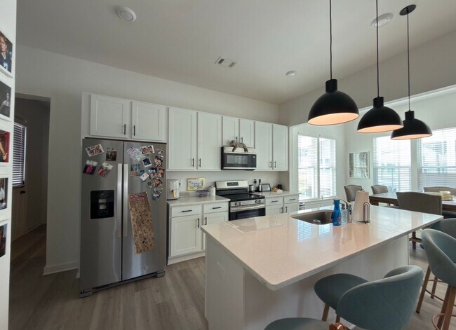 Building Photo - NEW CONSTRUCTION! NOW LEASING FOR AUGUST 2026!