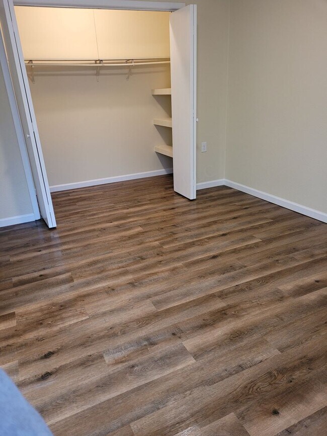 Building Photo - Greenville Apartments