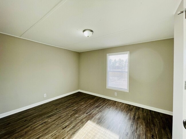 Building Photo - 2bd/2ba Renovated Mobile Home on a Perfect Country Lot Overlooking Farm Fields!