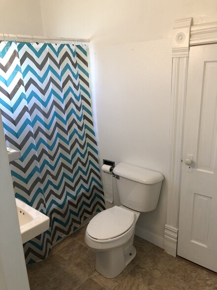 Bath - 24 W 12th Ave