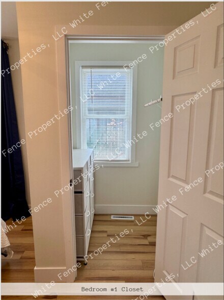 Building Photo - 247 Strong Ave