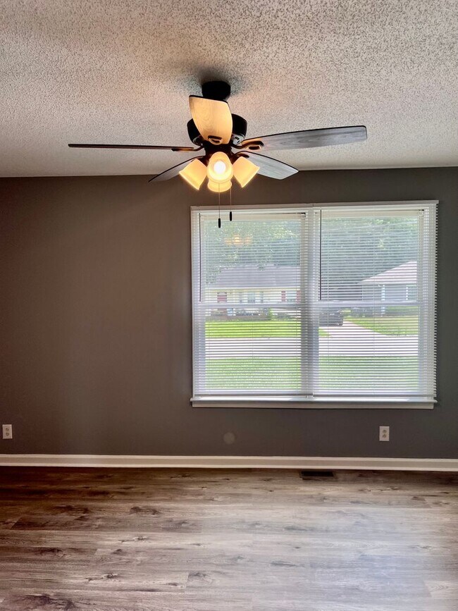 Building Photo - 414 Woodale Dr