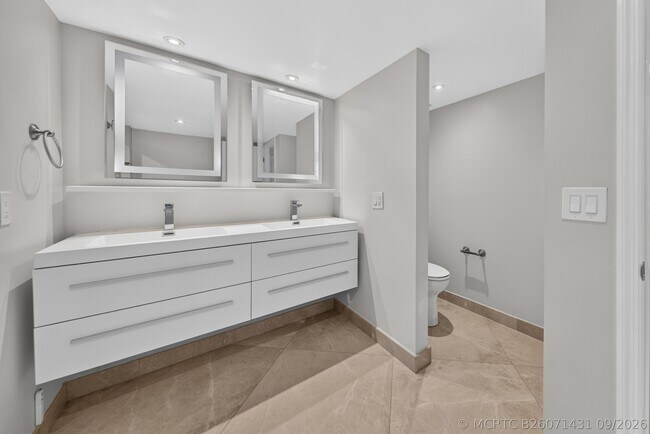 Building Photo - 4020 Galt Ocean Dr