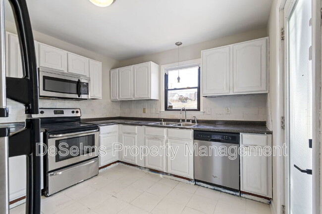 Building Photo - 802 Ramsey St