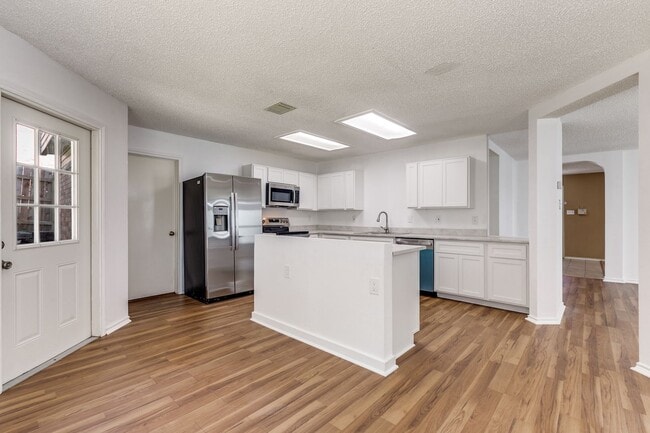 Building Photo - SPACIOUS 4-BEDROOM HOME IN PARKWOOD