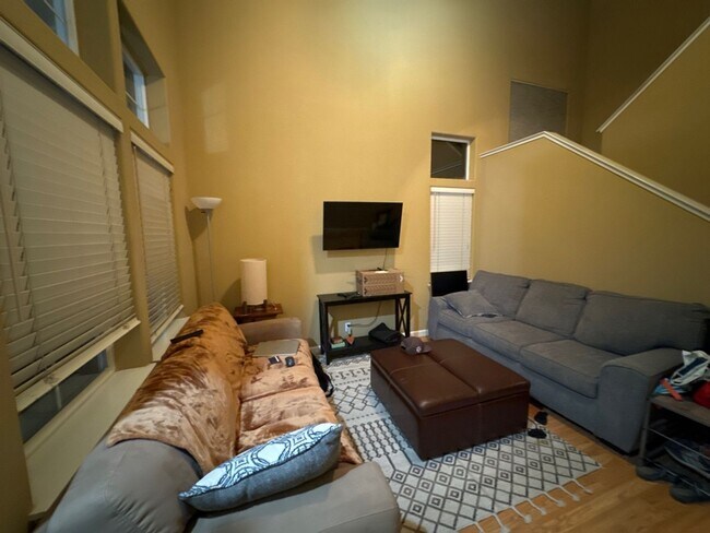 Building Photo - 2304 Halsey Cir