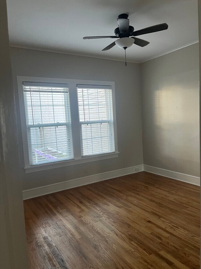 #1 bedroom - 3813 Creswell Ave