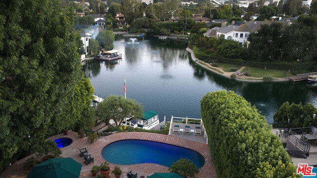Building Photo - 10030 Toluca Lake Ave