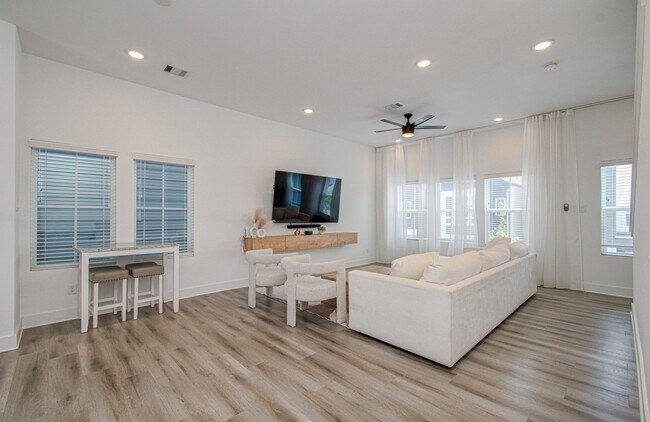 Building Photo - 8325 Springwood Crk Ln
