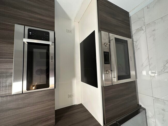 Building Photo - 488 NE 18th St