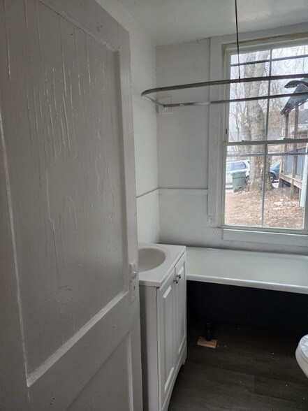 Building Photo - 16 3rd St