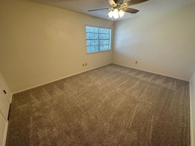 Building Photo - 4409 Alicia Dr