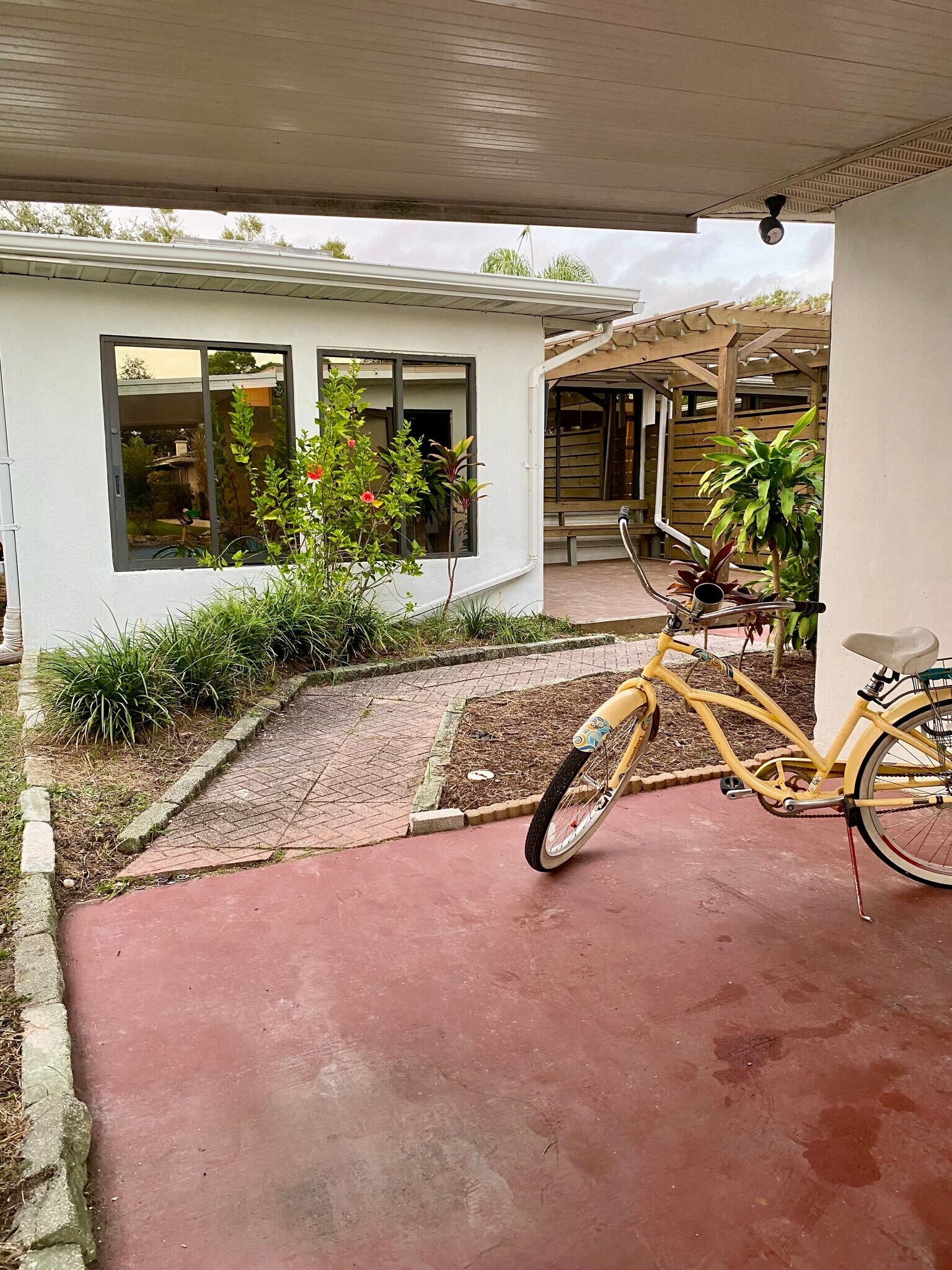 Building Photo - 251 Mateo Way NE