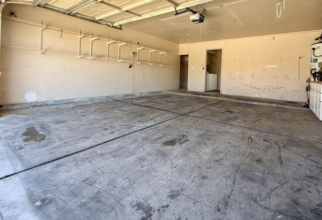 Building Photo - Fantastic 3 bed/2.5 bath in the Northwest ...