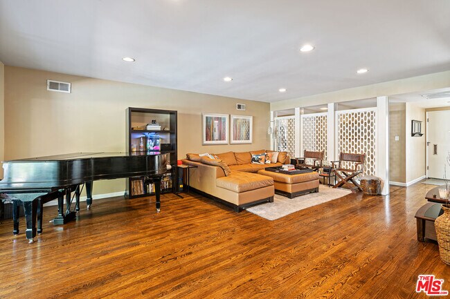 Building Photo - 12237 Hesby St