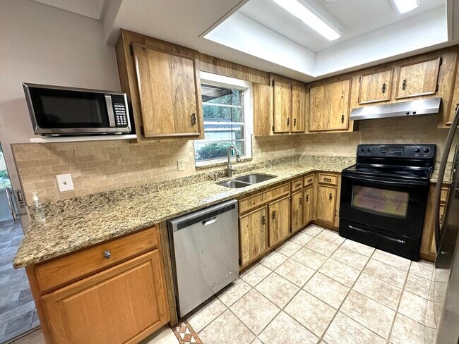 Building Photo - 8278 Bucksaw Dr