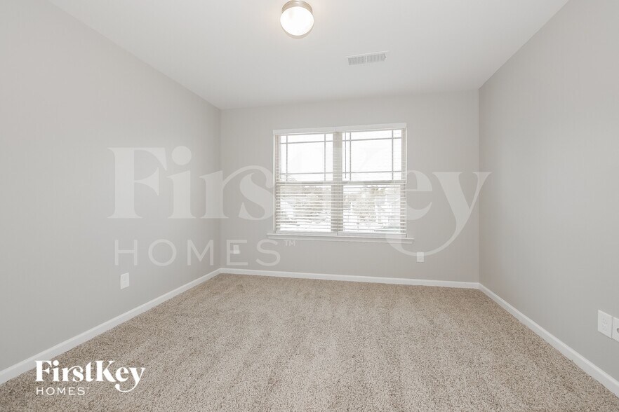 Building Photo - 27 Trotter Ct