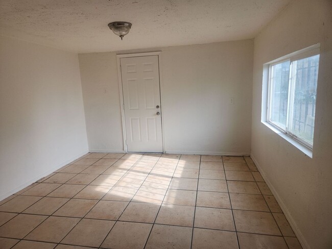 Building Photo - Spacious Centrally Located Home