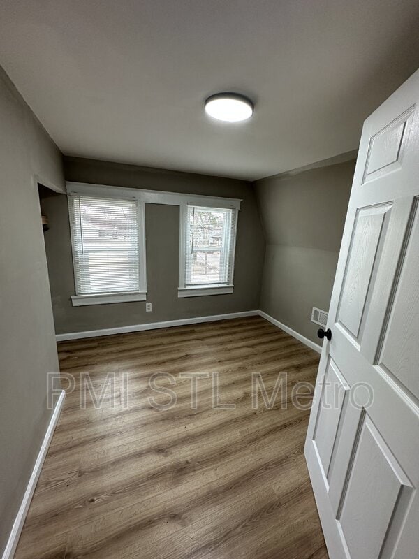 Building Photo - 7021 Robbins Ave