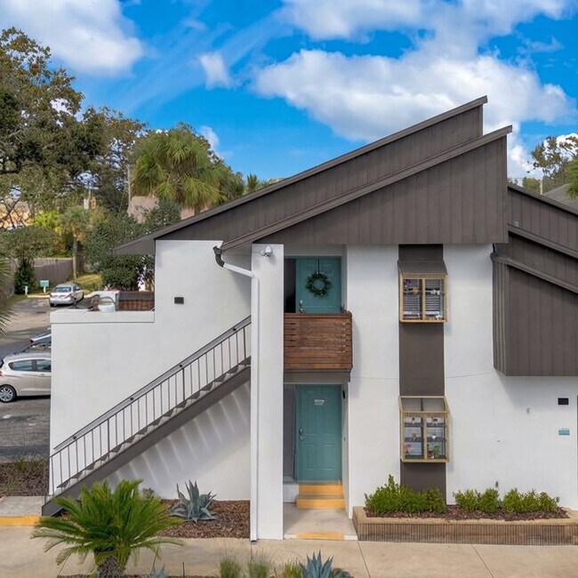 Building Photo - 3359 Coe Ave