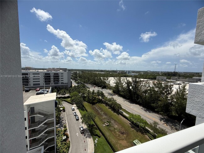 Building Photo - 15051 Royal Oaks Ln