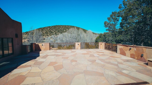 Building Photo - Historic Eastside Retreat on Canyon Rd.