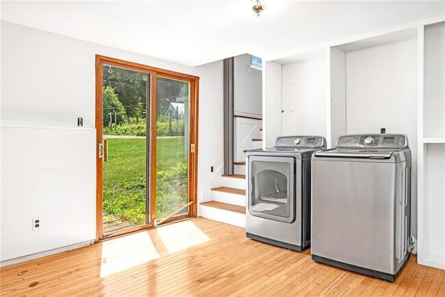 Building Photo - 214 Highland Rd