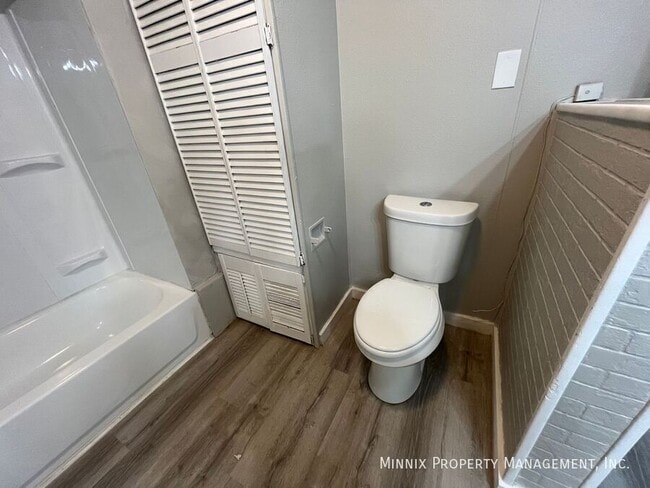 Building Photo - 950 S 10th St