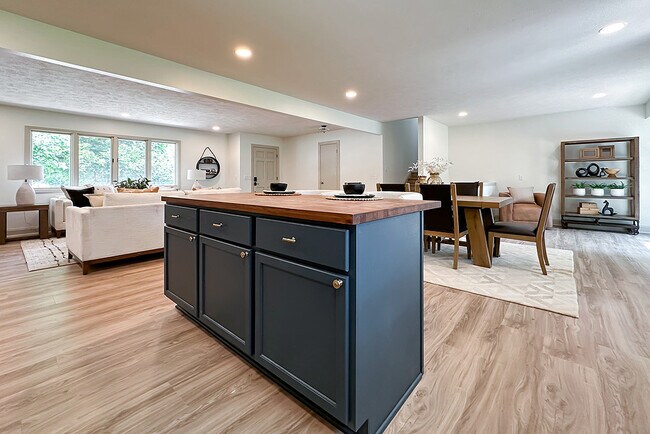 Building Photo - 922 N 122nd St