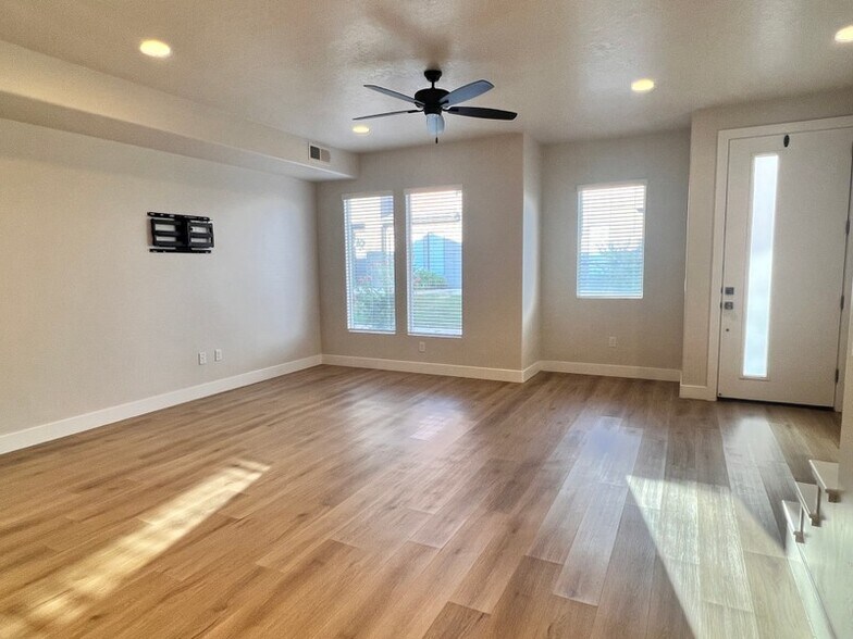 Building Photo - 843 American Beech Ln