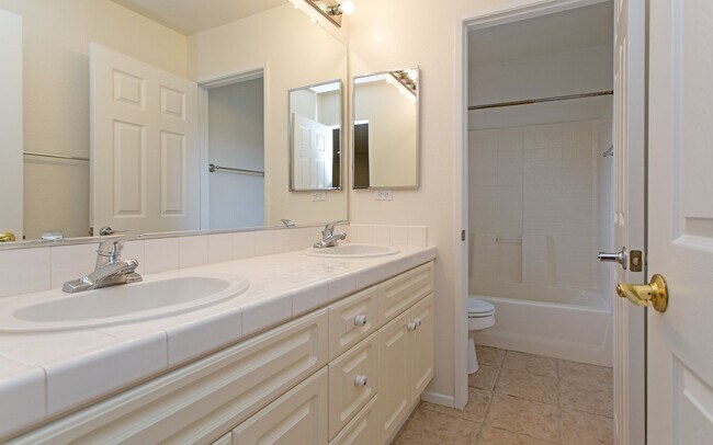 Building Photo - 2159 Island Shore Way