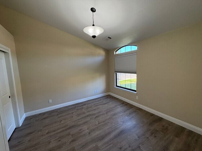 Building Photo - SE Visalia home coming soon!