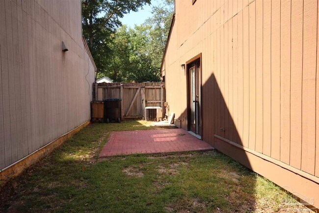 Building Photo - 3528 Parkwood Ave