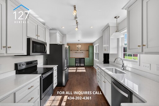 Building Photo - Beautiful 3 bedroom 2.5 bath!