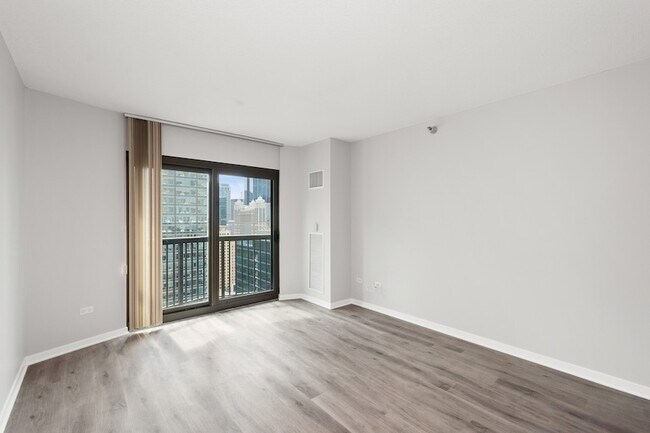Building Photo - 400 N La Salle Dr