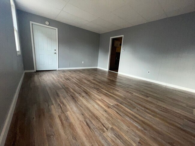 Building Photo - 159 Main St